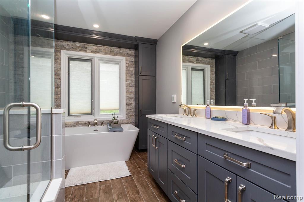 45515 EMERALD FOREST Drive, Novi, MI — Photo 32