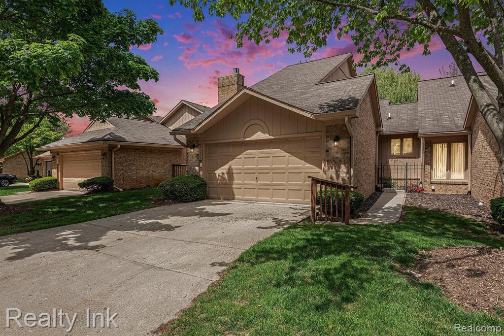 35300 BLUE SPRUCE Drive, Farmington Hills, MI 48335 — Photo 17