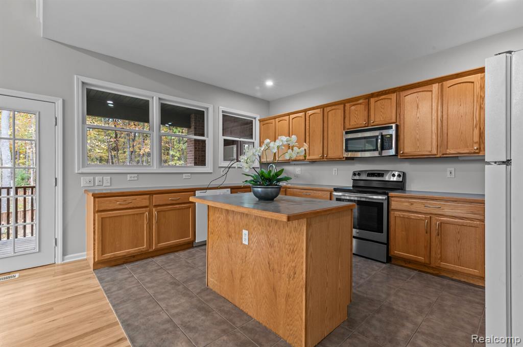 4648 Oak Lane, Whitmore Lake, MI 48189 — Photo 7