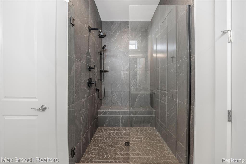 5636 Suffolk Court, West Bloomfield, MI — Photo 22