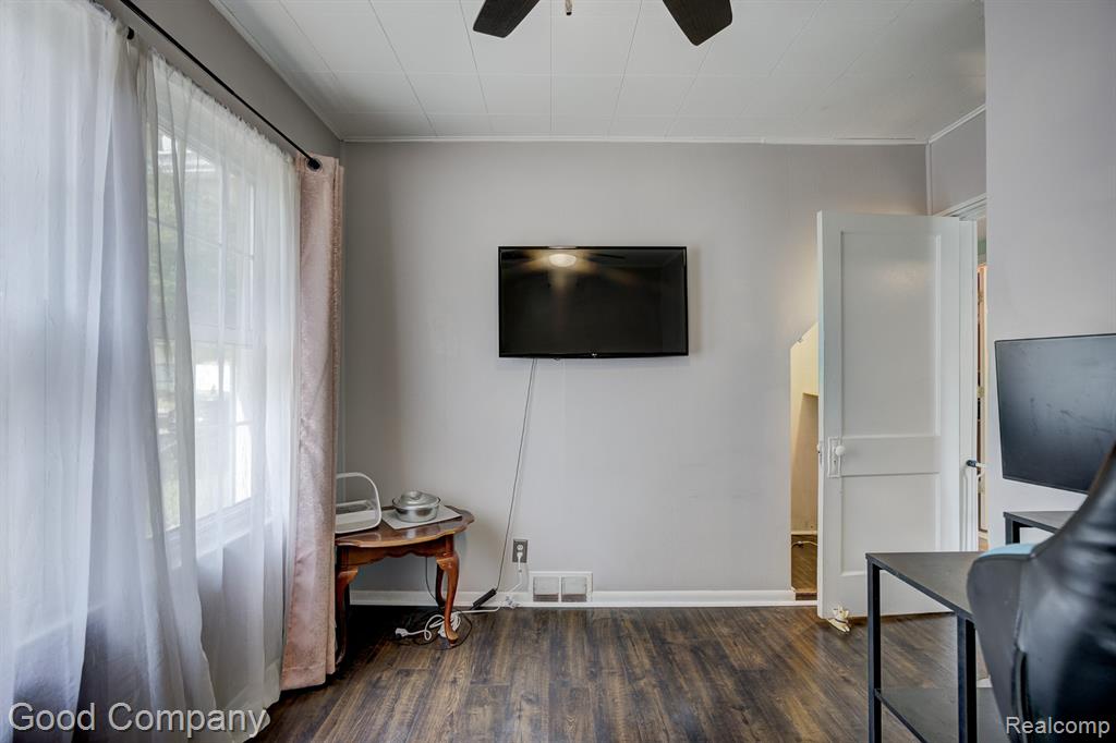 585 Roth Boulevard, Clawson, MI — Photo 24