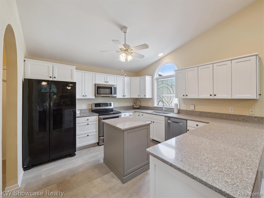 2933 E Telluride, Brighton, MI 48114 — Photo 13