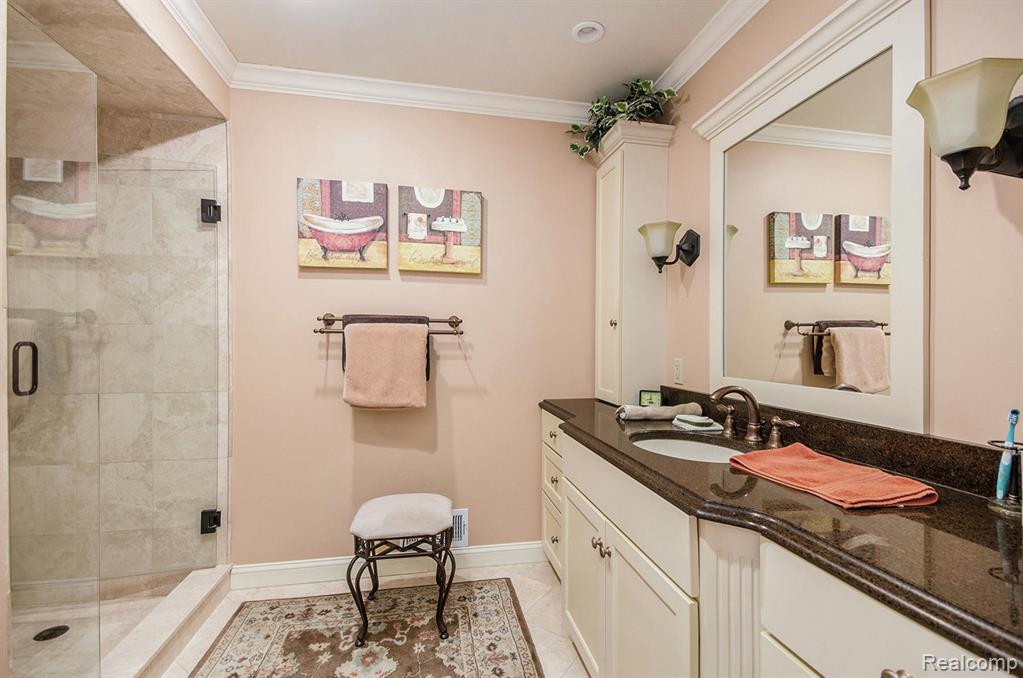 43053 W Kirkwood Drive, 30, Clinton Twp, MI 48038 — Photo 18