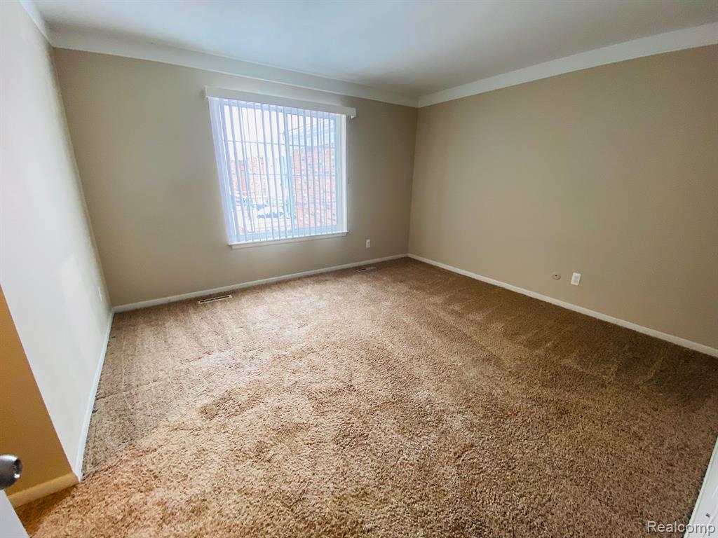 490 FOX HILLS Drive N, 8, Bloomfield Hills, MI 48304 — Photo 13