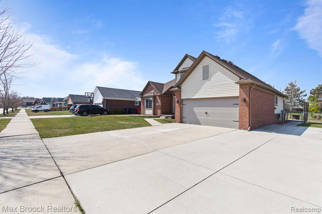 52449 ROBINS NEST Drive, Chesterfield, MI 48047 — Photo 30