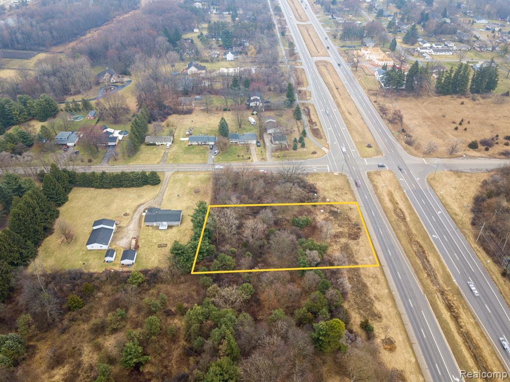 000 HIGHLAND Road, Hartland, MI 48353