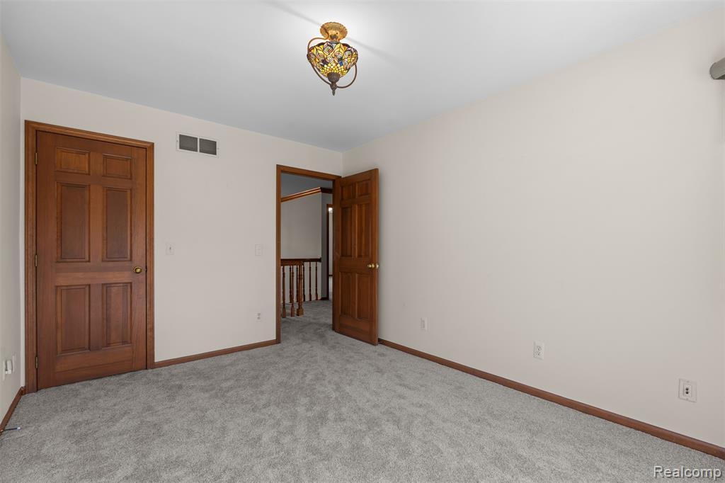 561 Valley Drive, Milford, MI 48381 — Photo 28