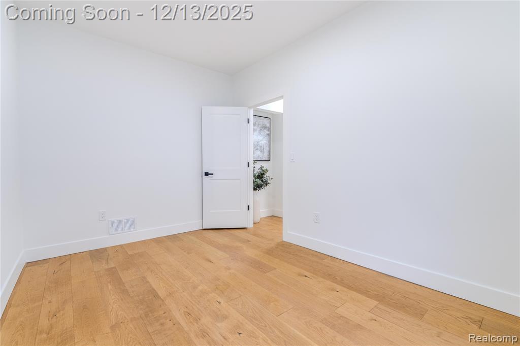 2433 Fischer Street, Detroit, MI 48214 — Photo 19