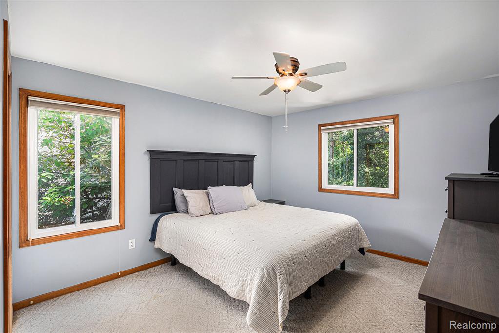 7907 Hoffman Drive, Waterford, MI 48327 — Photo 9