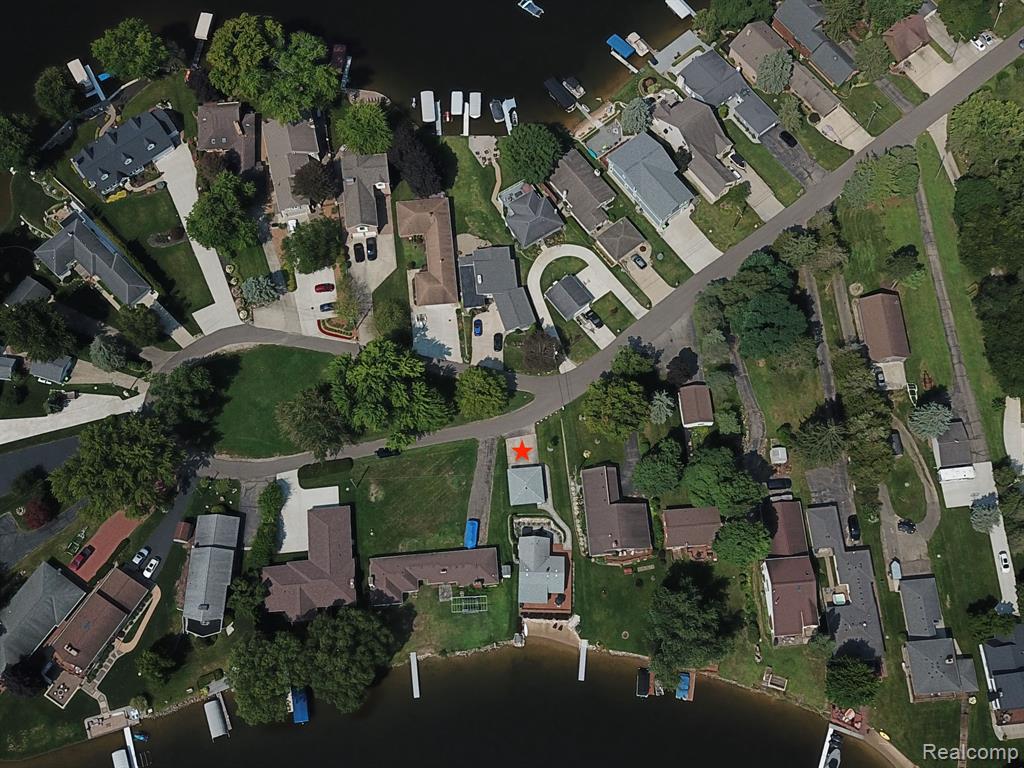 8453 WOODLAND SHORE Drive, Brighton, MI 48114 — Photo 32