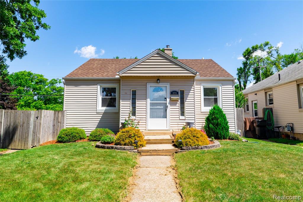826 Goddard Street, Wyandotte, MI 48192 — Photo 2