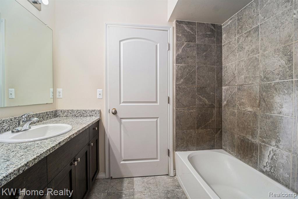 5193 Hawkseye Trace, Warren, MI 48092 — Photo 23