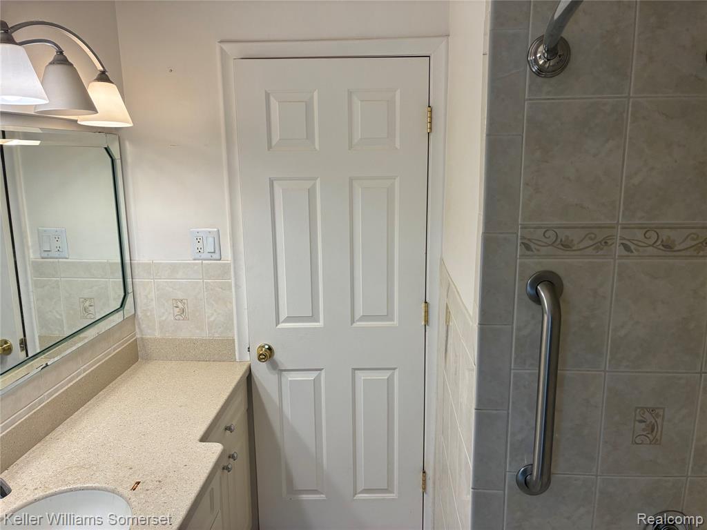 18031 Mott Avenue, Eastpointe, MI 48021 — Photo 26