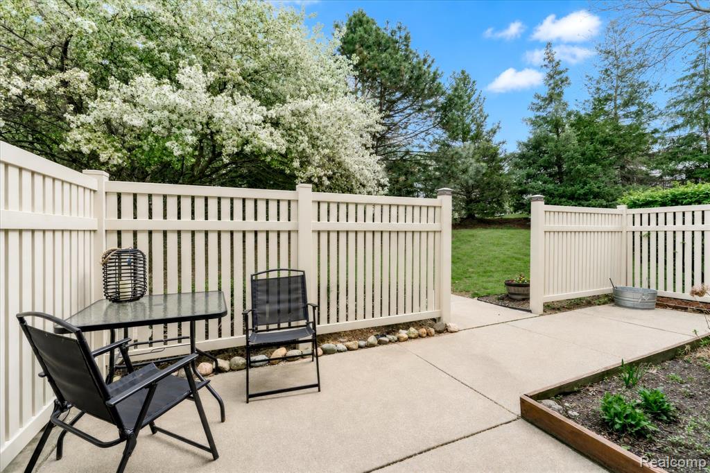 61025 Greenwood Drive, South Lyon, MI 48178 — Photo 6