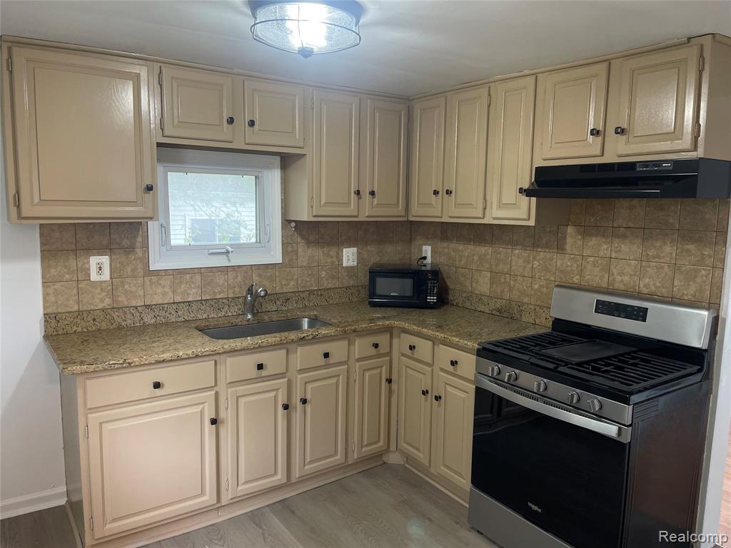 8283 Paige Avenue, Warren, MI 48089 — Photo 8