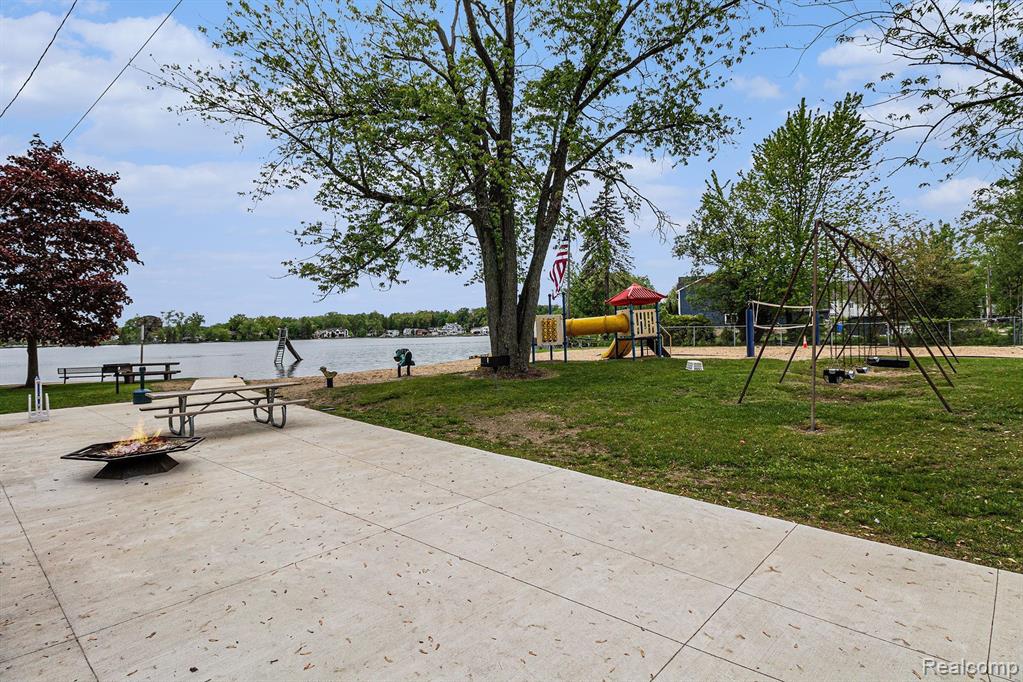 4784 HALF PENNY, Commerce Twp, MI 48382 — Photo 24