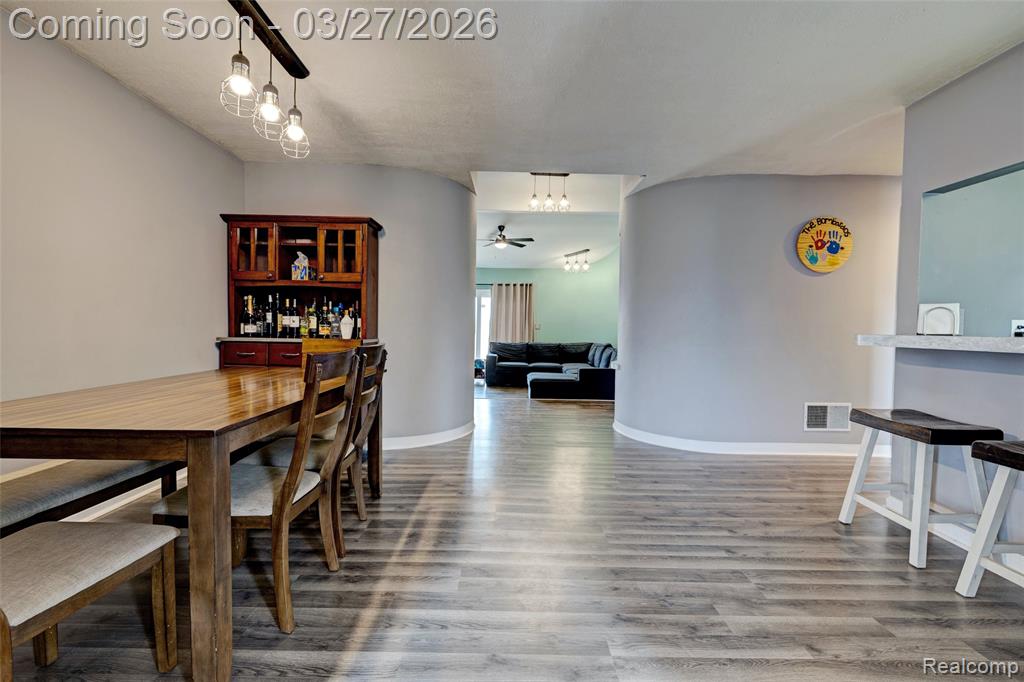 4009 Airport Road, Waterford, MI 48329 — Photo 3
