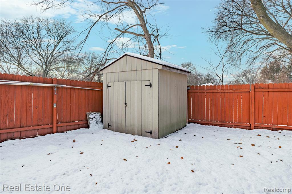 28615 Bloomfield Drive, Lathrup Village, MI 48076 — Photo 58