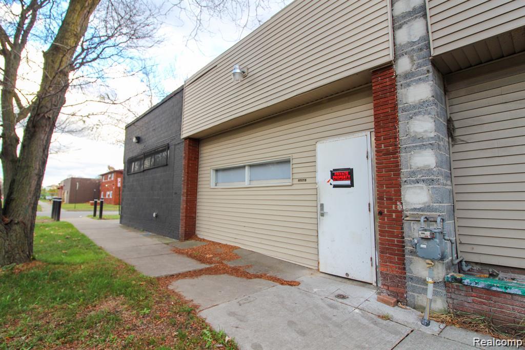 18907 Schoolcraft, Detroit, MI 48223