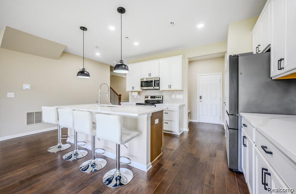 1674 Addison Circle, Walled Lake, MI 48390 — Photo 9