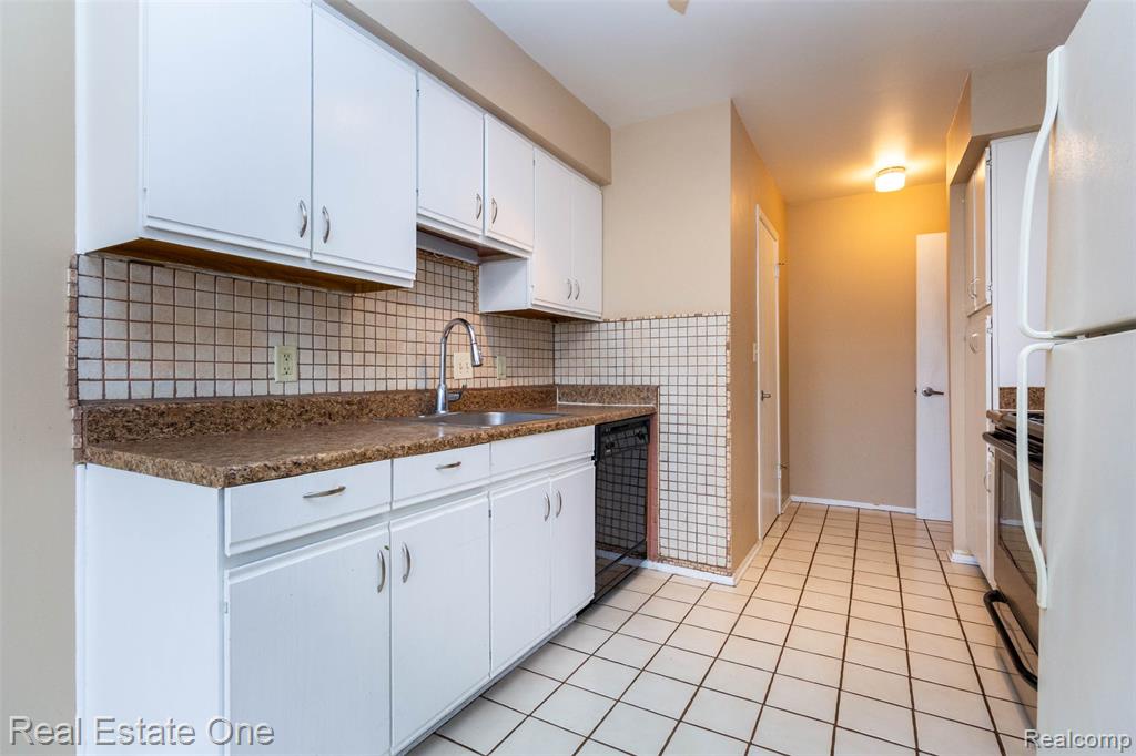 1891 Vine Way Drive, 33, Canton, MI 48188 — Photo 17