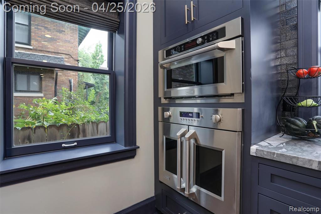 658 Pallister, Detroit, MI 48202 — Photo 19