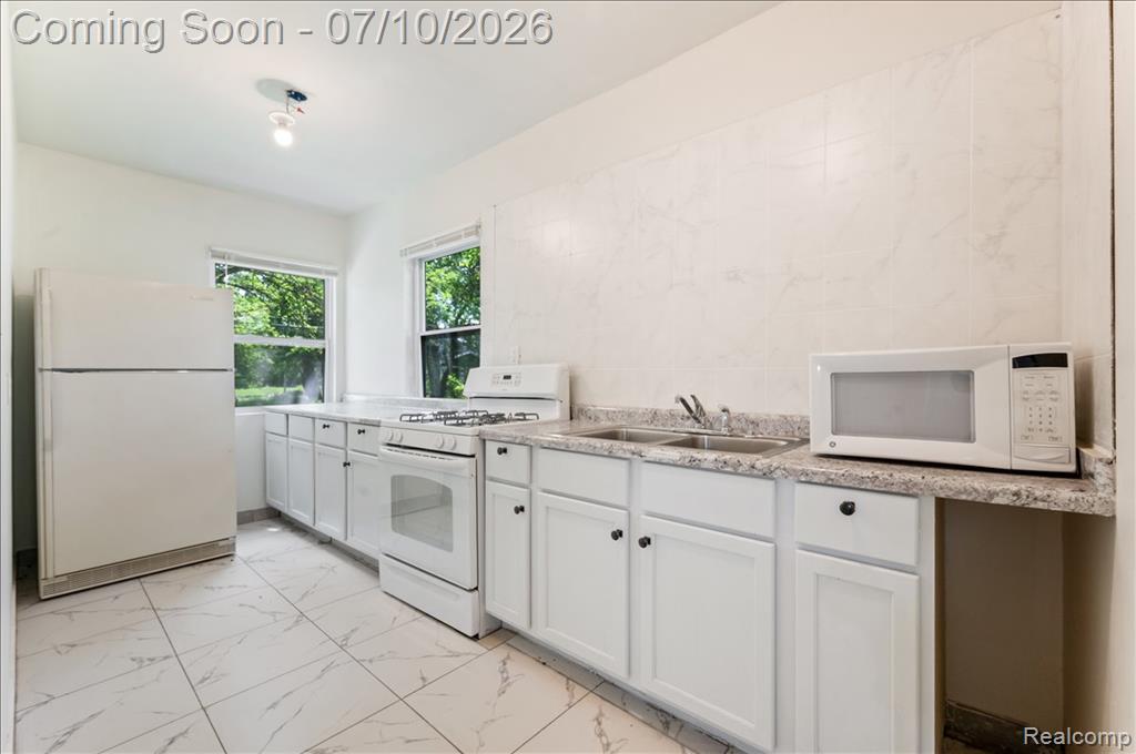 17196 Shields Street, Hamtramck, MI 48212 — Photo 12