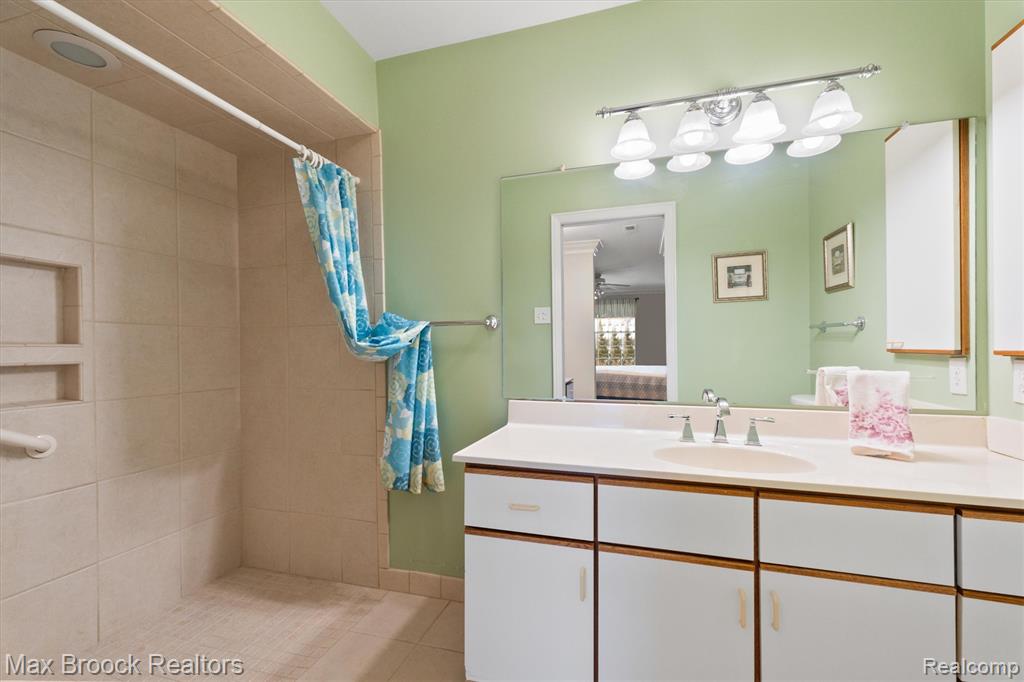 19710 W 13 Mile Road, 210, Beverly Hills, MI 48025 — Photo 21