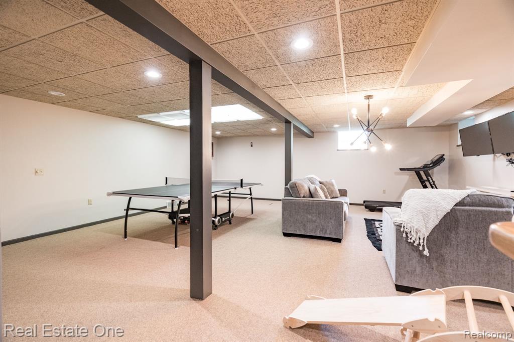 4794 RIVERS EDGE Drive, Troy, MI 48098 — Photo 37