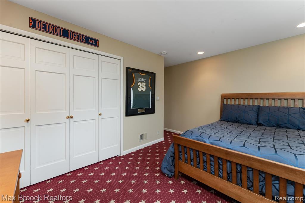 919 W Glengarry Circle, Bloomfield Hills, MI 48301 — Photo 46