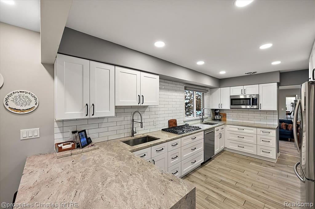 26010 Marlowe Place, Oak Park, MI 48237 — Photo 25