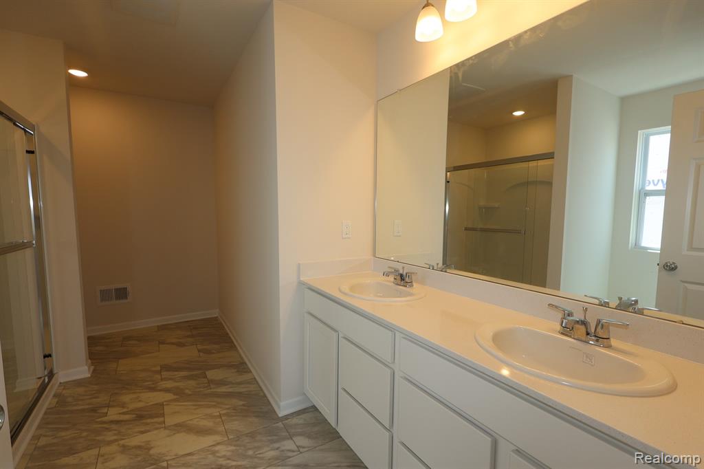 412 Hidden River W W, Holly, MI 48442 — Photo 18
