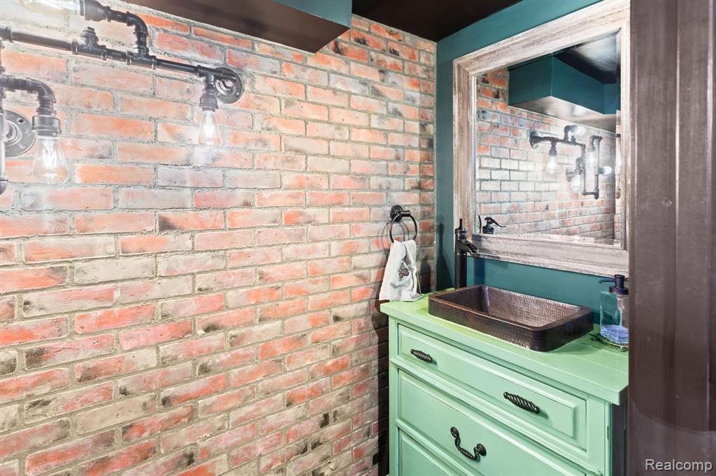 9806 BERWICK Street, Livonia, MI 48150 — Photo 31