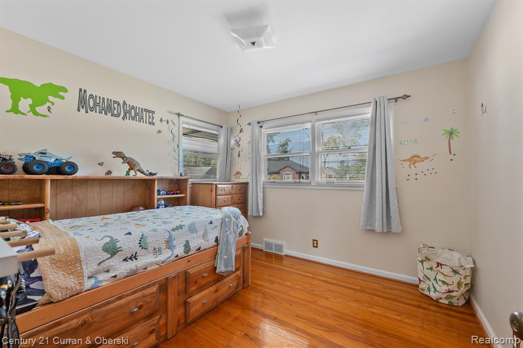 730 WOODCREST Drive, Dearborn, MI 48124 — Photo 13