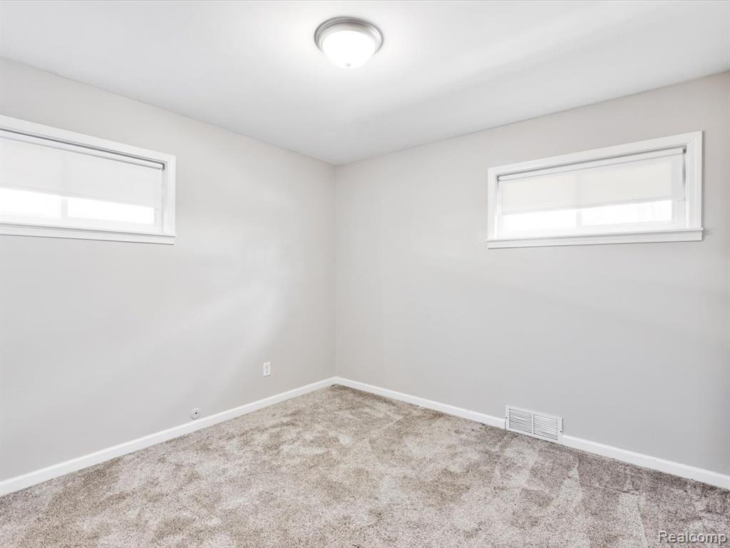 917 CAROLINA, Marysville, MI 48040 — Photo 14