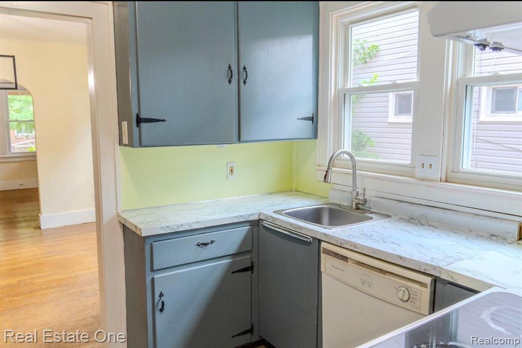 411 E MARSHALL Street, Ferndale, MI 48220 — Photo 5