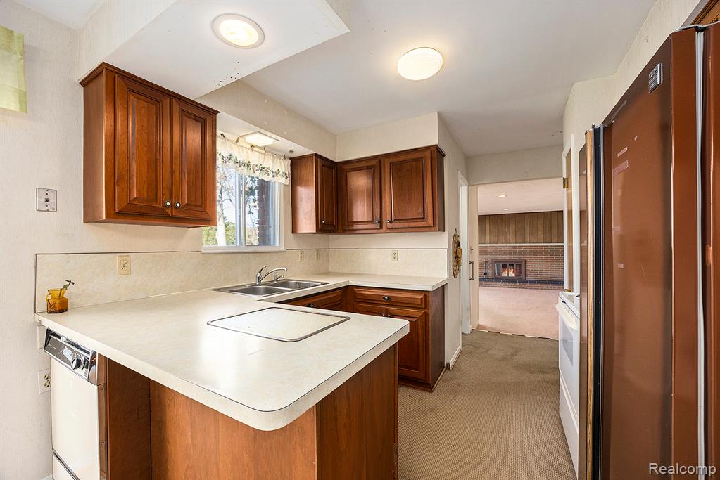 736 Beachway Drive, White Lake, MI 48383 — Photo 8