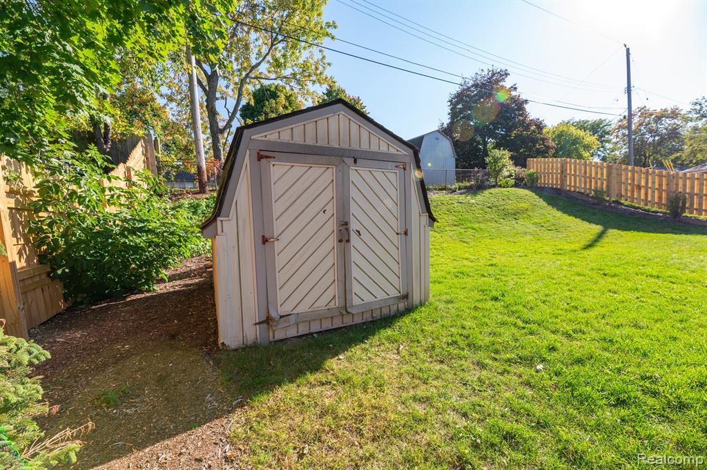 6665 LAURELTON, Clarkston, MI — Photo 40