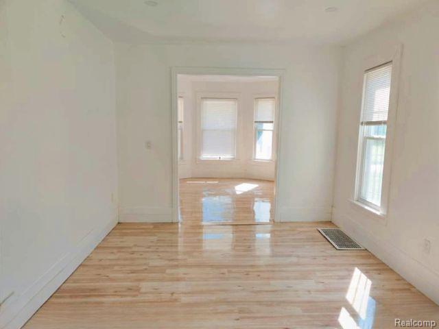 5469 Seneca Street, Detroit, MI 48213 — Photo 8