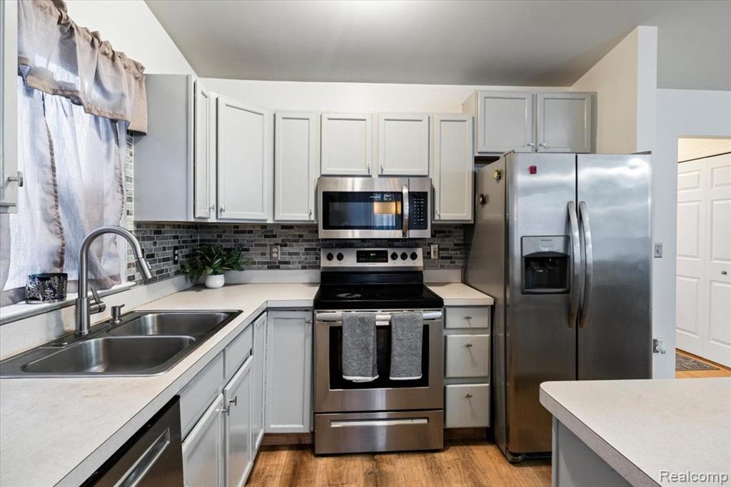 9542 Overlook Court, Grand Blanc, MI 48439 — Photo 9