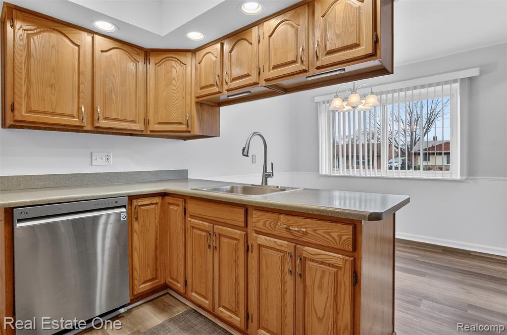 8232 Hillcrest Boulevard, Westland, MI — Photo 6