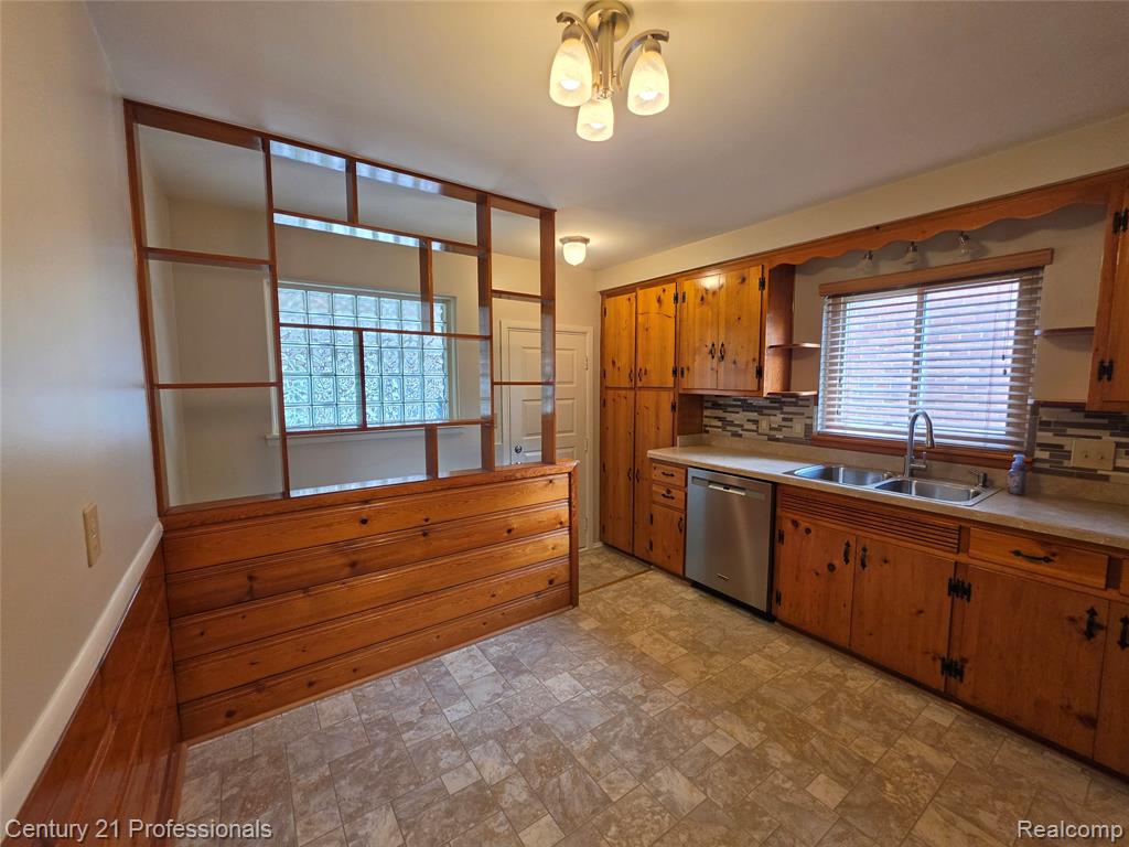 29421 Mark Avenue, Madison Heights, MI 48071 — Photo 8
