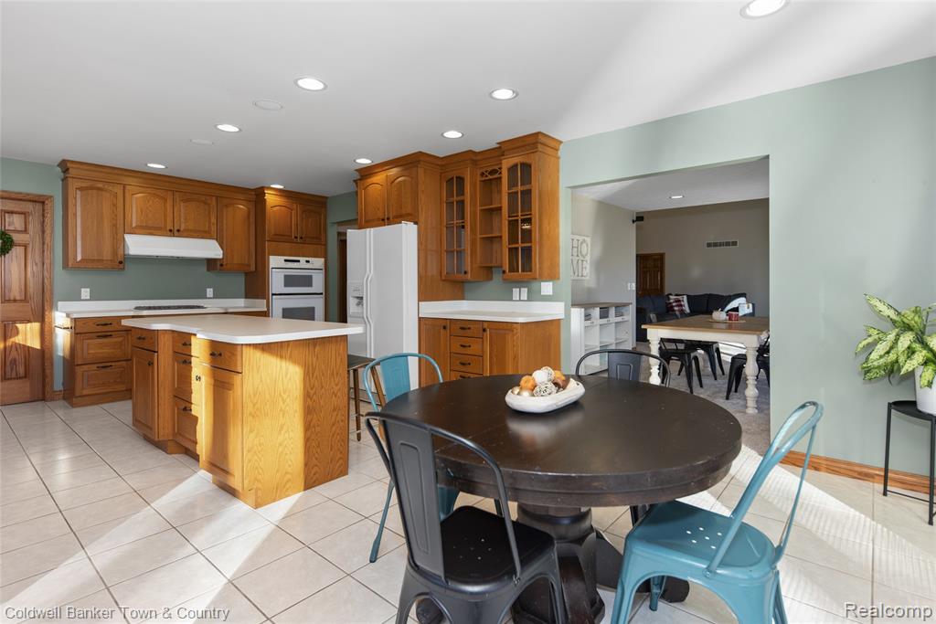 11535 Lancelot Lane, Pinckney, MI 48169 — Photo 32