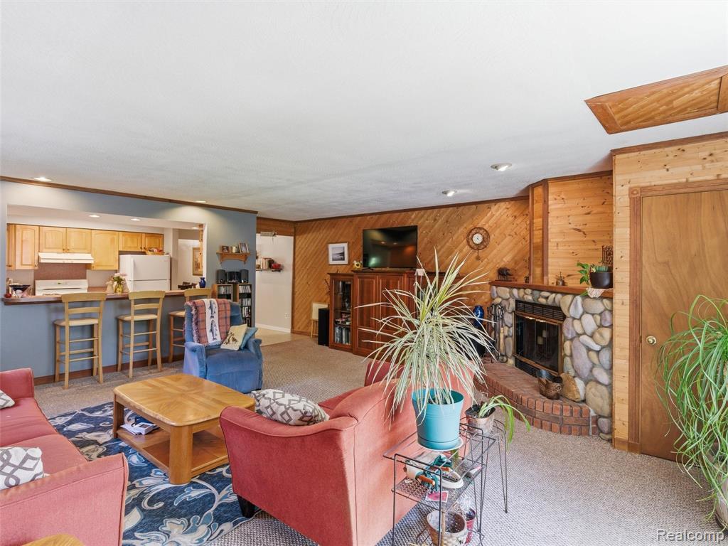 5565 Crescent Road, Waterford, MI 48327 — Photo 16