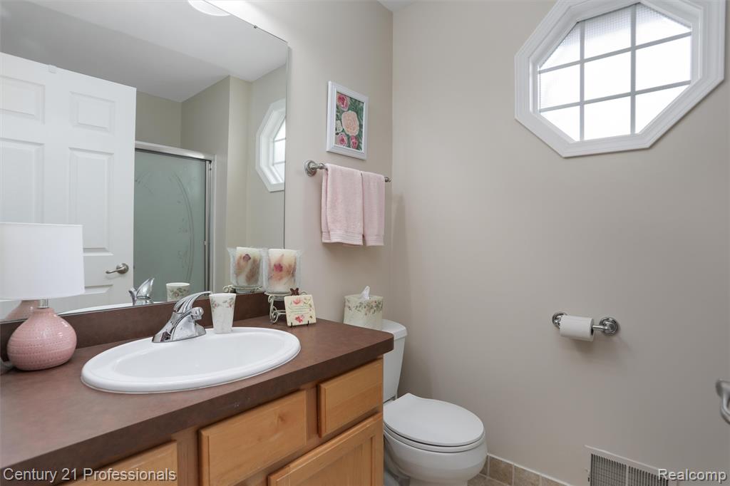 5540 River Park Drive, Waterford, MI 48327 — Photo 22