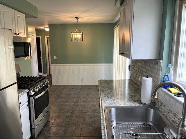 5601 ELMGROVE Avenue, Warren, MI 48092 — Photo 4