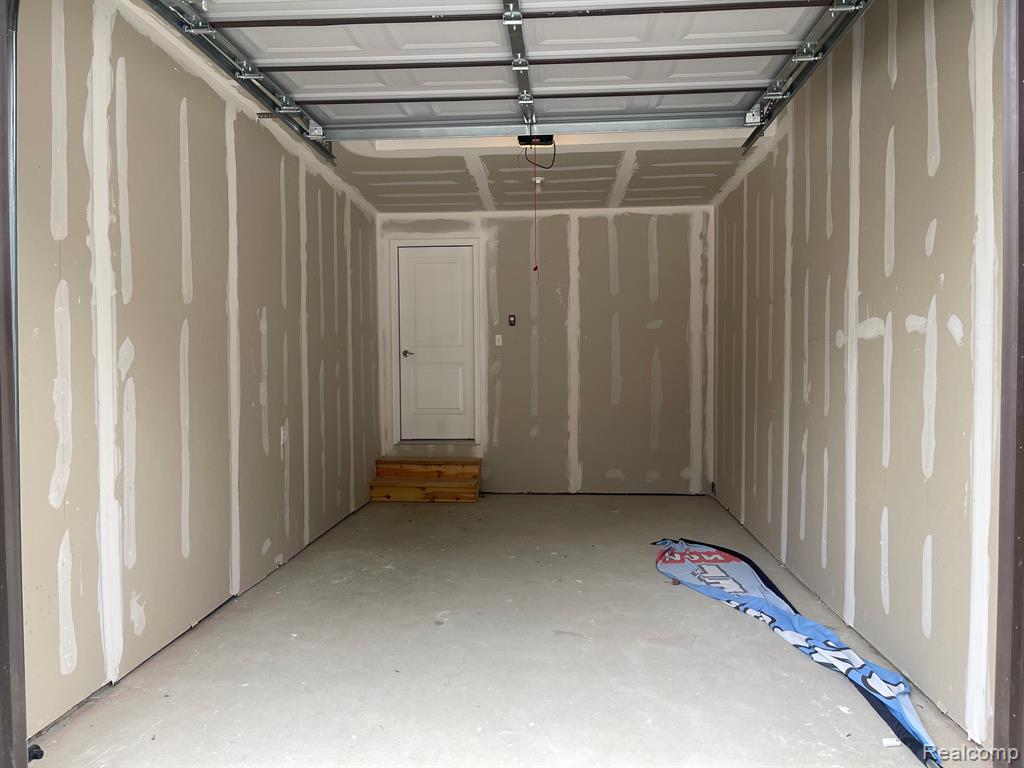 4156 SECLUDED PINES DR, Sterling Heights, MI 48314 — Photo 32