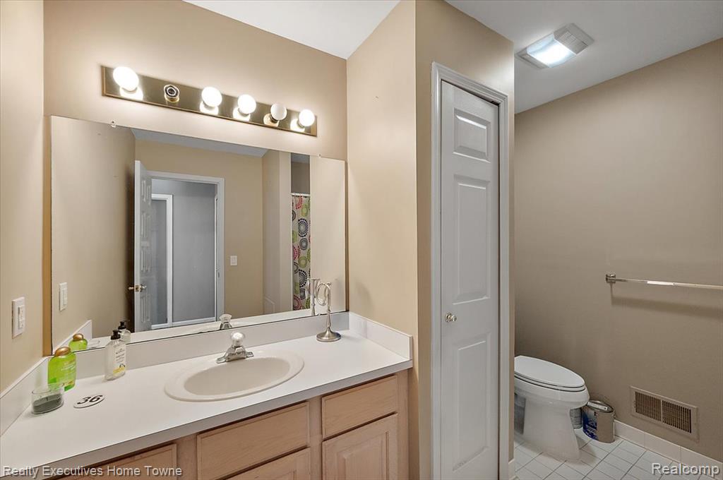 899 Hathaway Dr Drive, Auburn Hills, MI 48326 — Photo 35