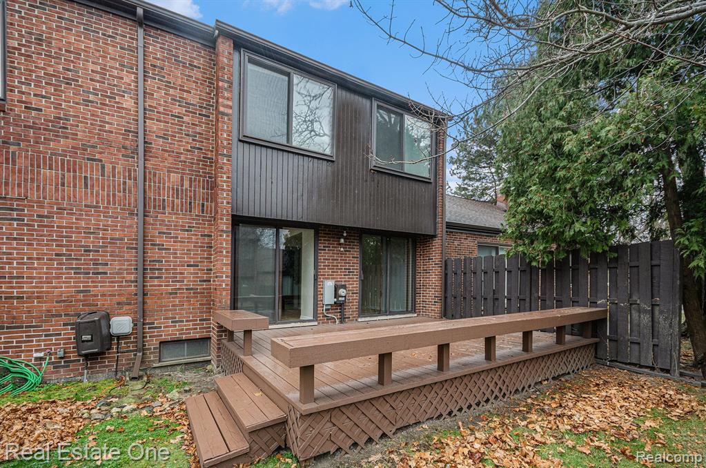 3092 LINDENWOOD Drive, Dearborn, MI 48120 — Photo 17