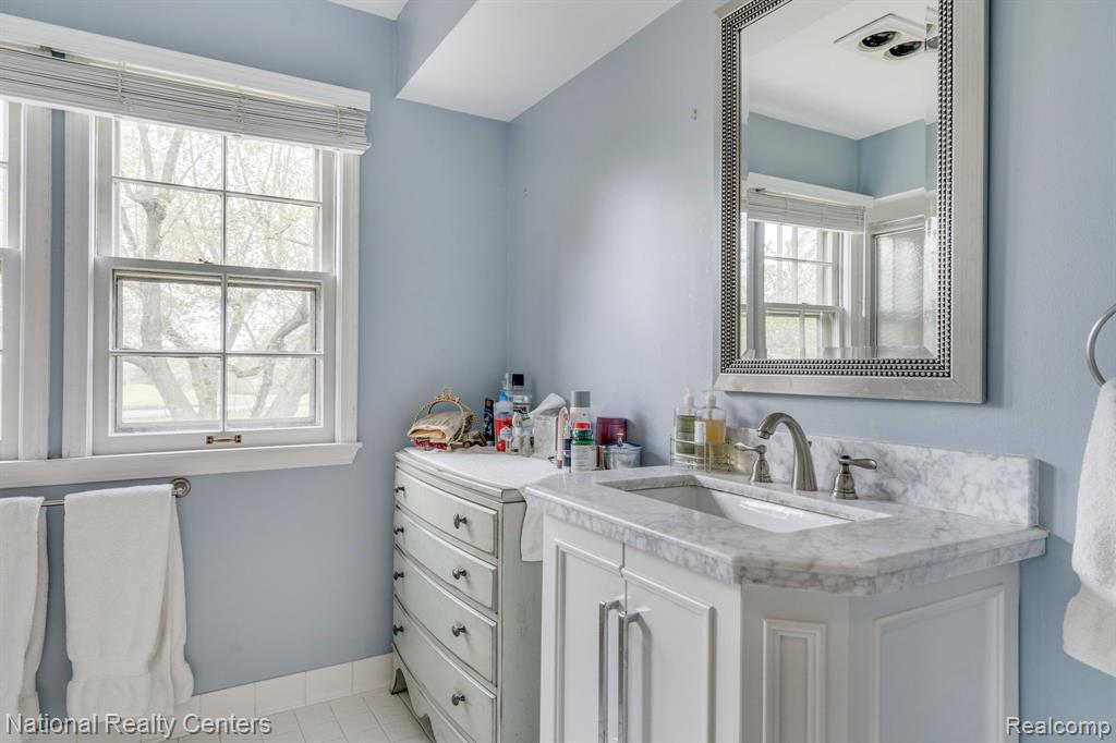 6450 Gilbert Lake Road, Bloomfield Hills, MI 48301 — Photo 19